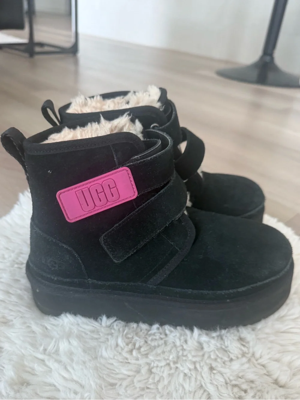 UGG big kids Neumel Platform Black